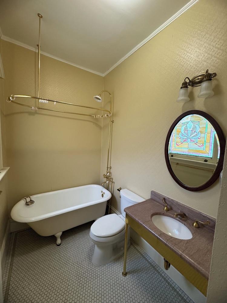 Nob Hill Inn photo 40