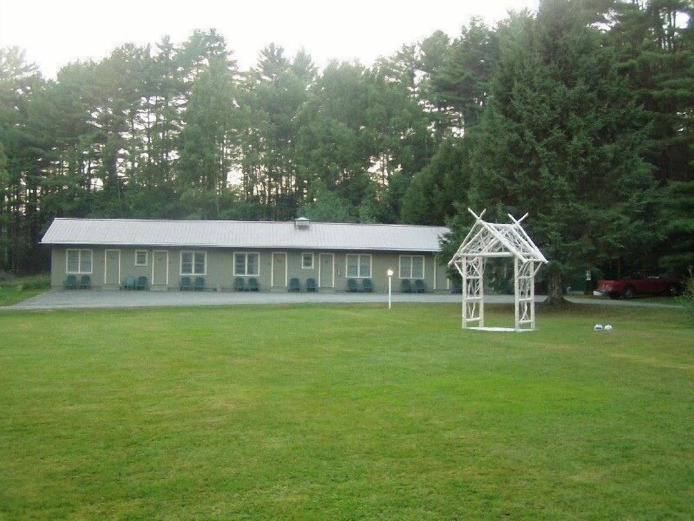 Pine Tree Motel & Cabins photo 18
