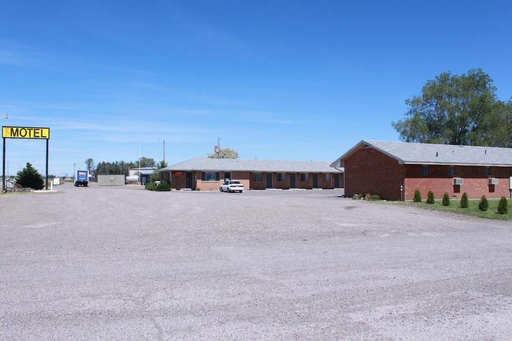 Tops Motel photo 18