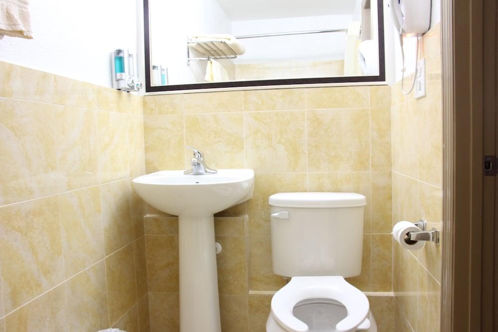 Budget Inn photo 16