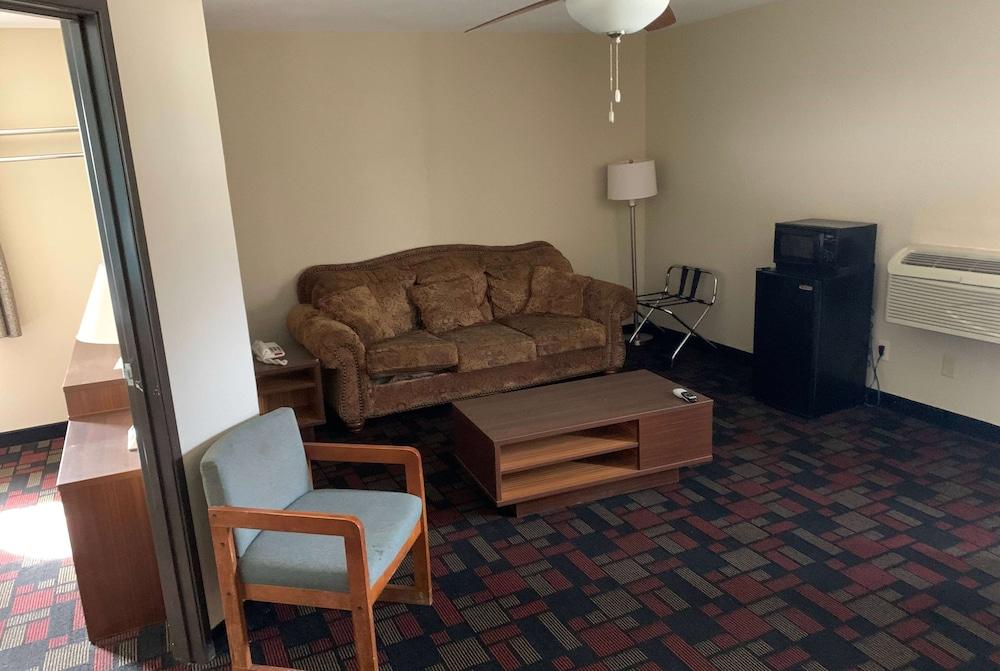 Super 8 by Wyndham Boonville photo 17