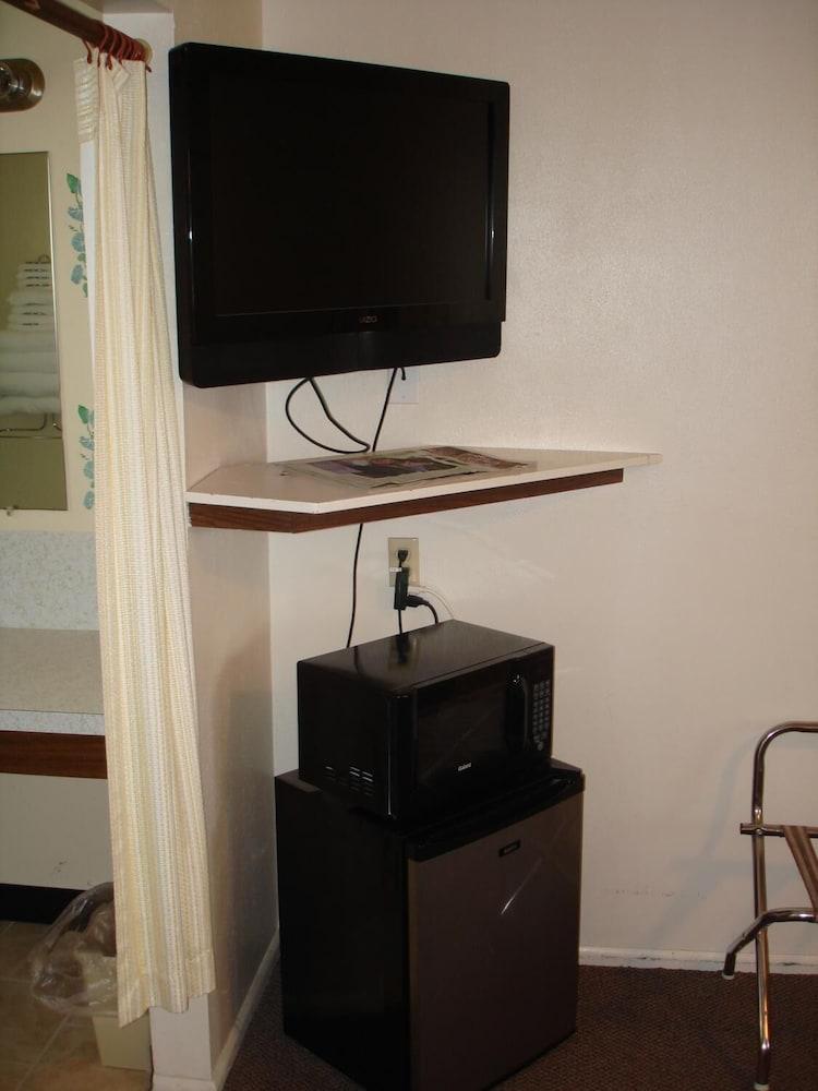 Tops Motel photo 5