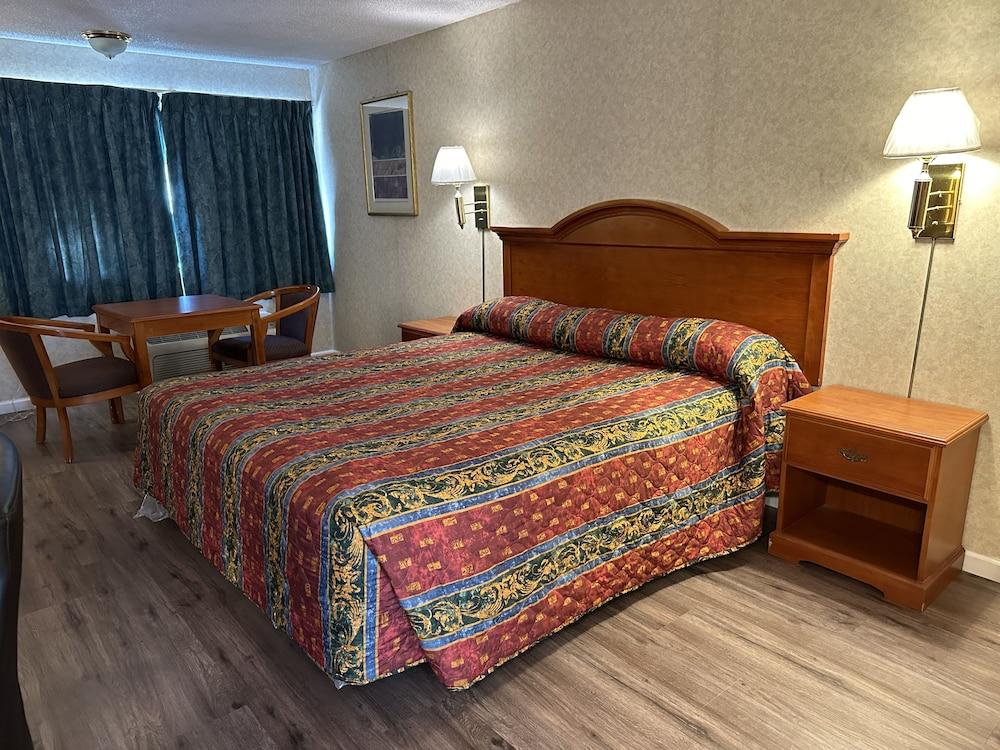 Garden Grove Inn photo 12