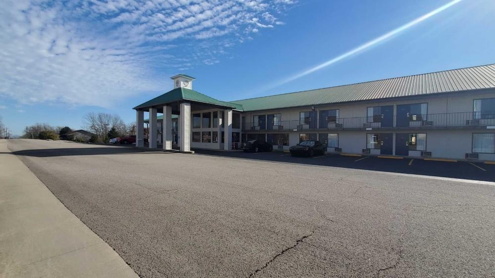 Crestview Inn — hotel in Branson West