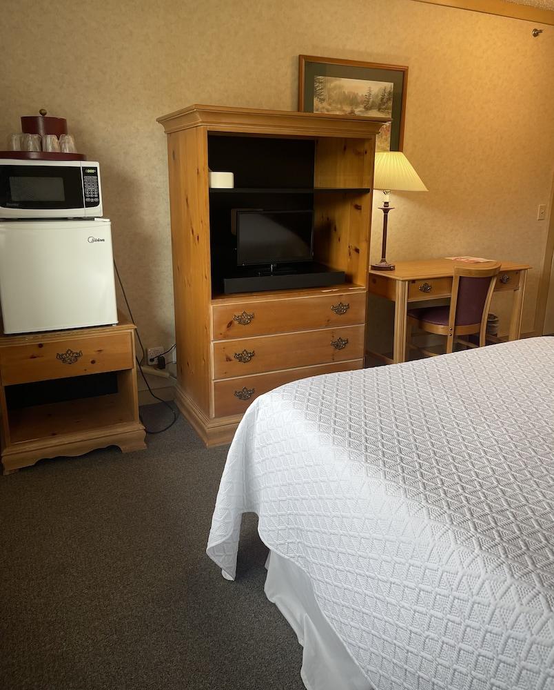 Paddle Wheel Inn photo 13