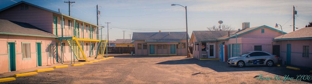 Bloomfield Motel photo 25