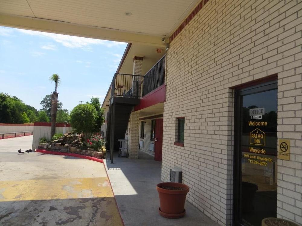 Palace Inn Wayside photo 30
