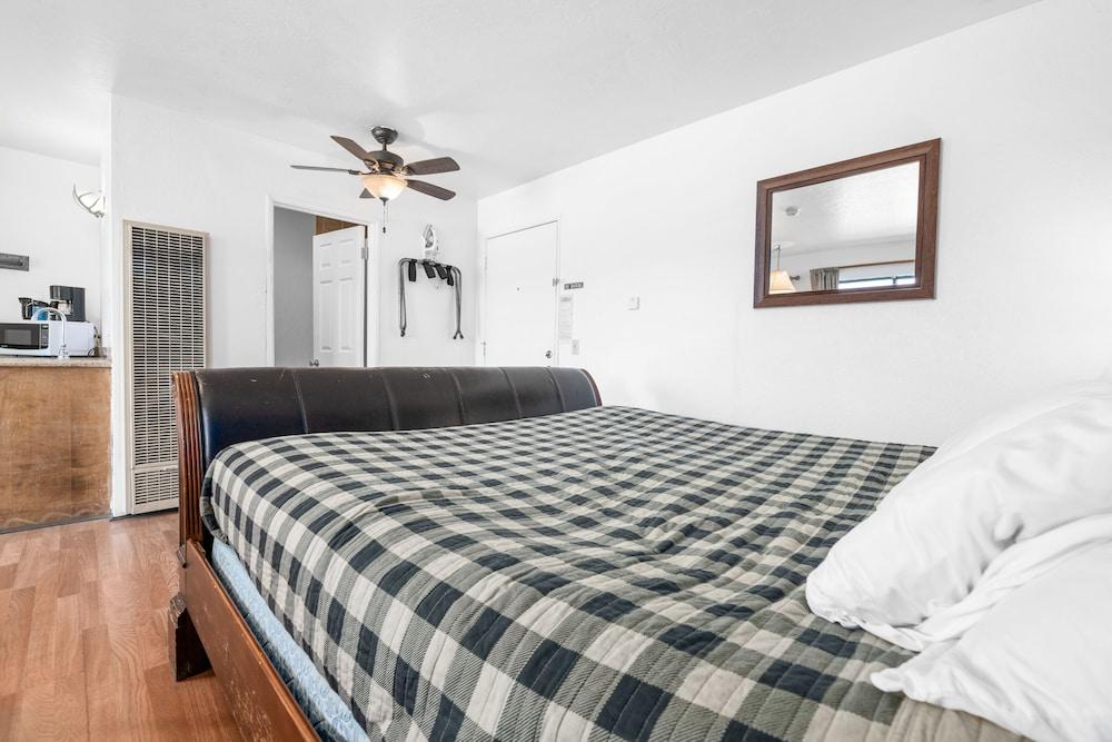 Big Bear Lakefront Lodge photo 34