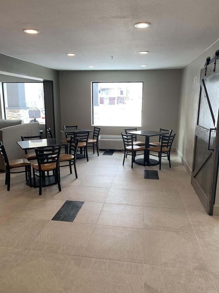 Quality Inn Mishawaka - South Bend photo 15