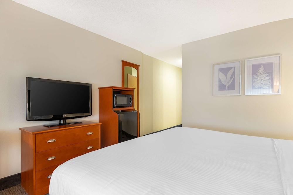 Best Western Plus University Park Inn & Suites photo 70