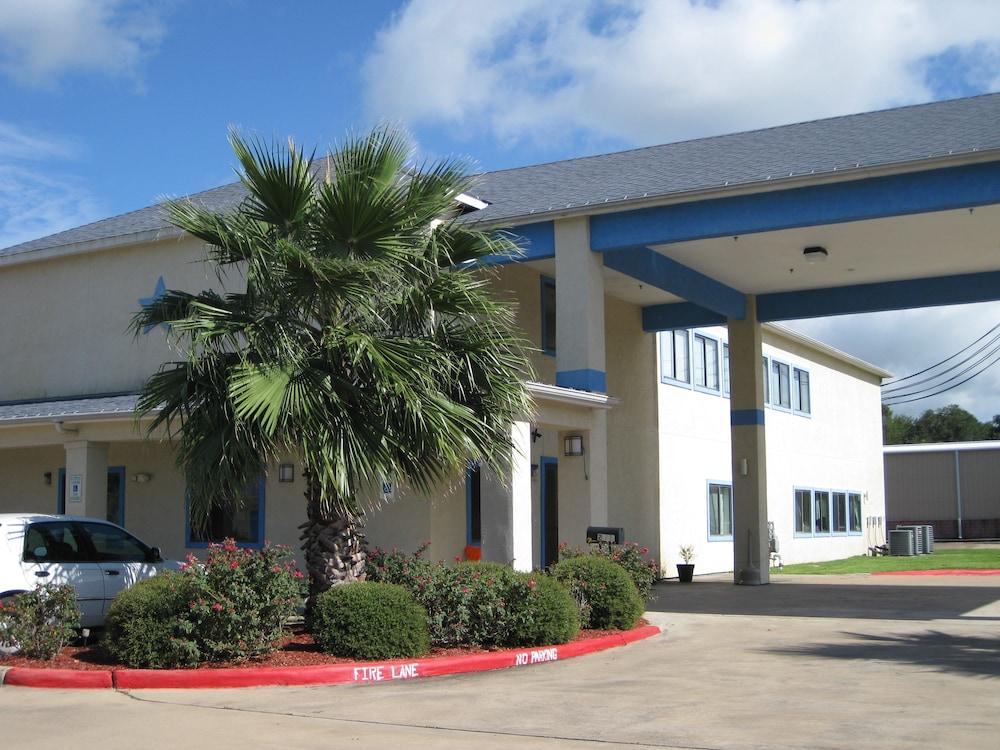 Scottish Inn and Suites photo 2