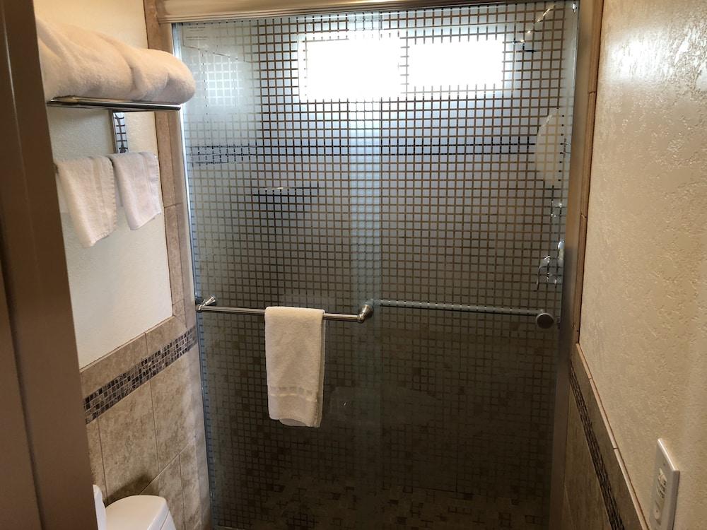 Topper Motel photo 37