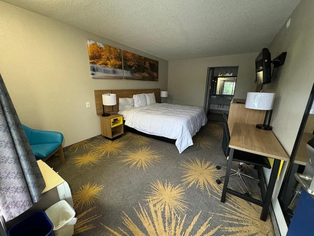 Days Inn by Wyndham Salisbury photo 5