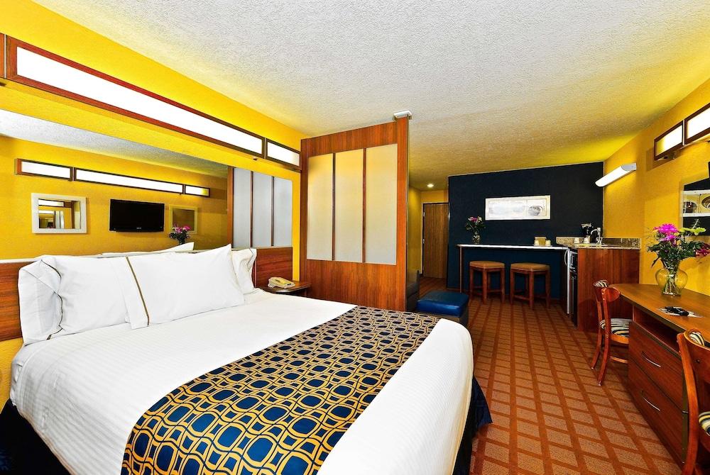 Microtel Inn & Suites by Wyndham New Braunfels photo 7