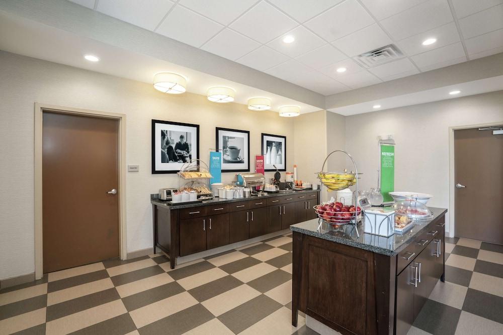 Hampton Inn Marion photo 22