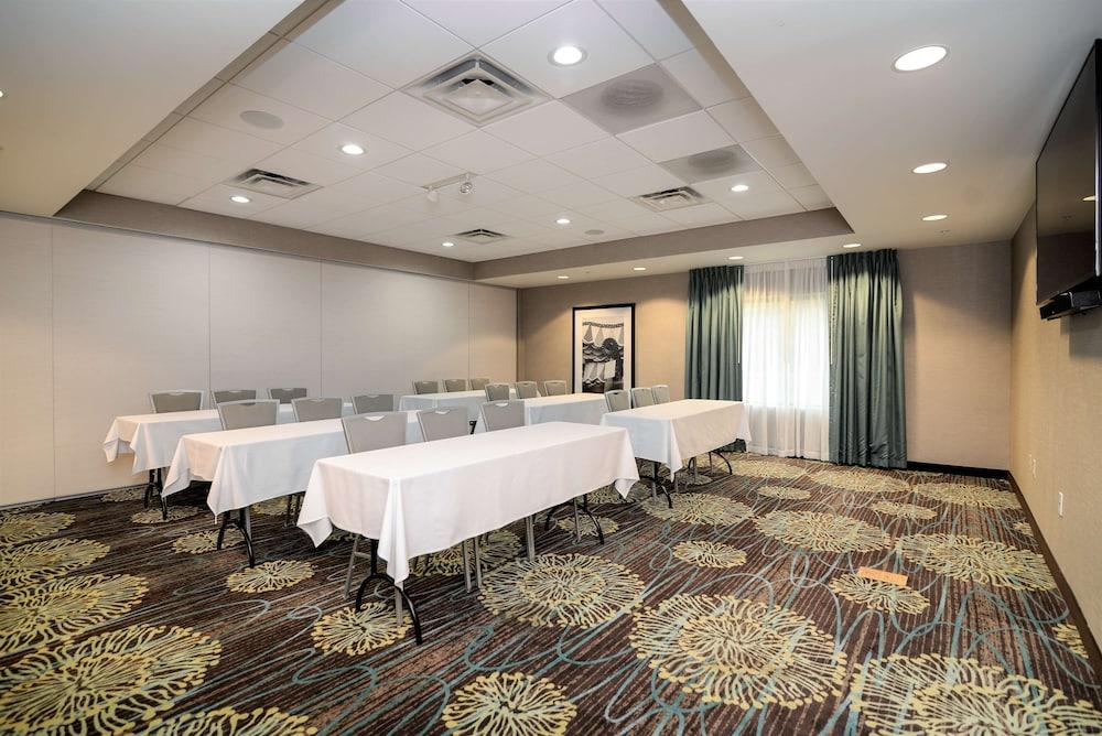 Hampton Inn Brighton photo 71