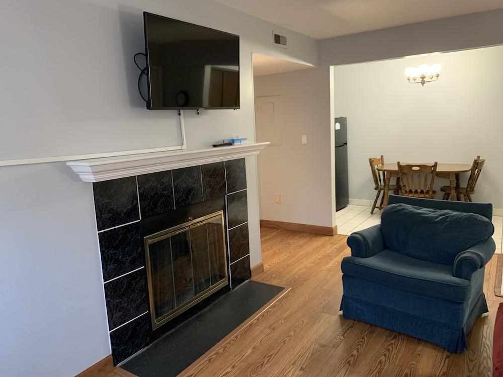 Oak Square Rentals photo 61