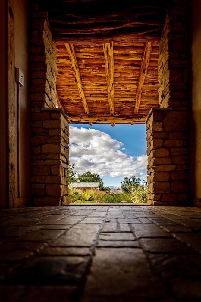 Stone Lizard Lodging photo 46