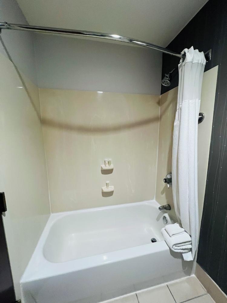 Country Inn & Suites by Radisson, Columbus-Edinburgh photo 16