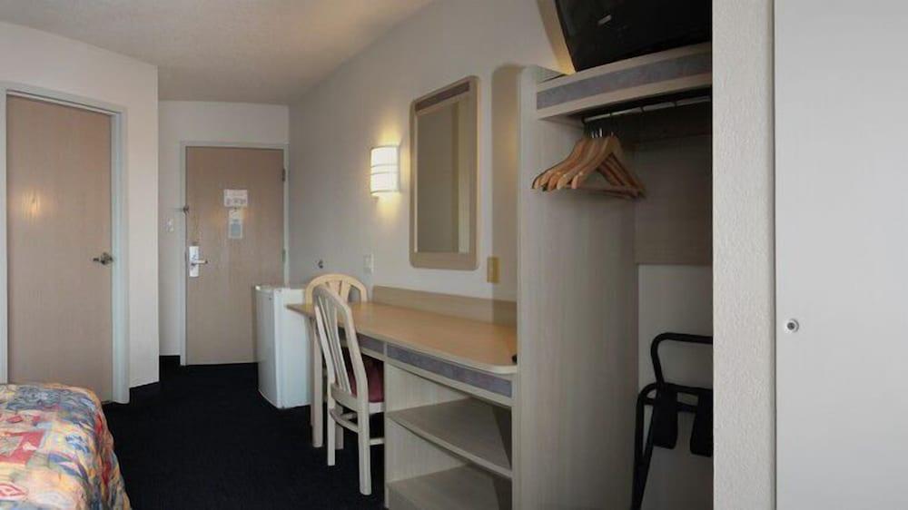 Econo Lodge Morristown West photo 5