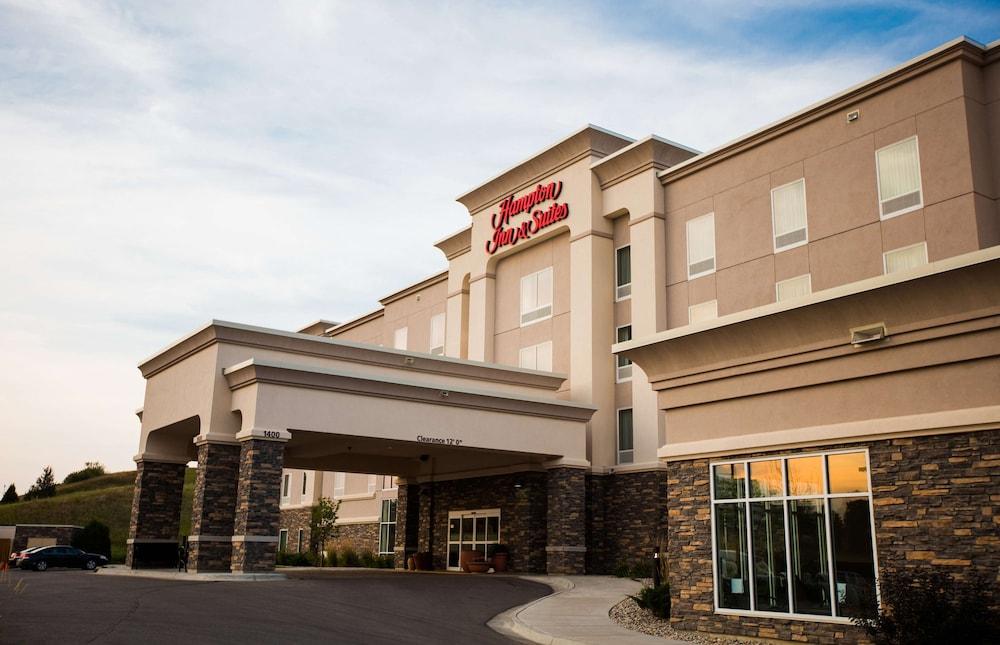 Hampton Inn & Suites Minot Airport photo 29