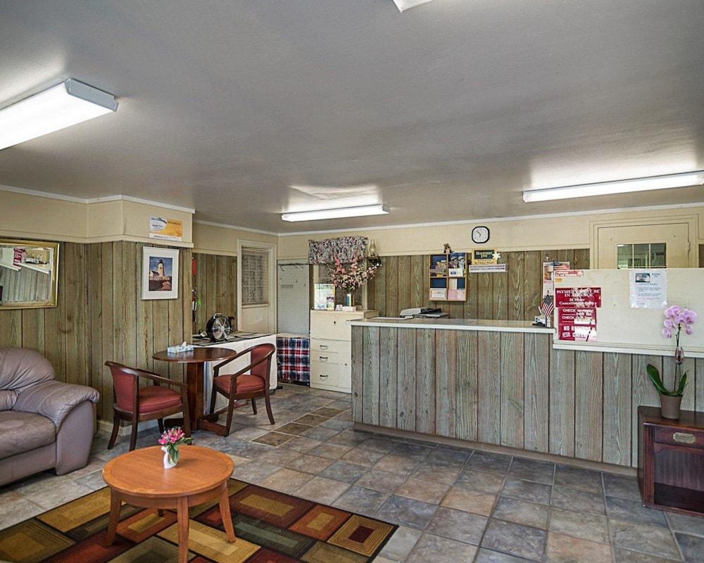 Econo Lodge photo 1