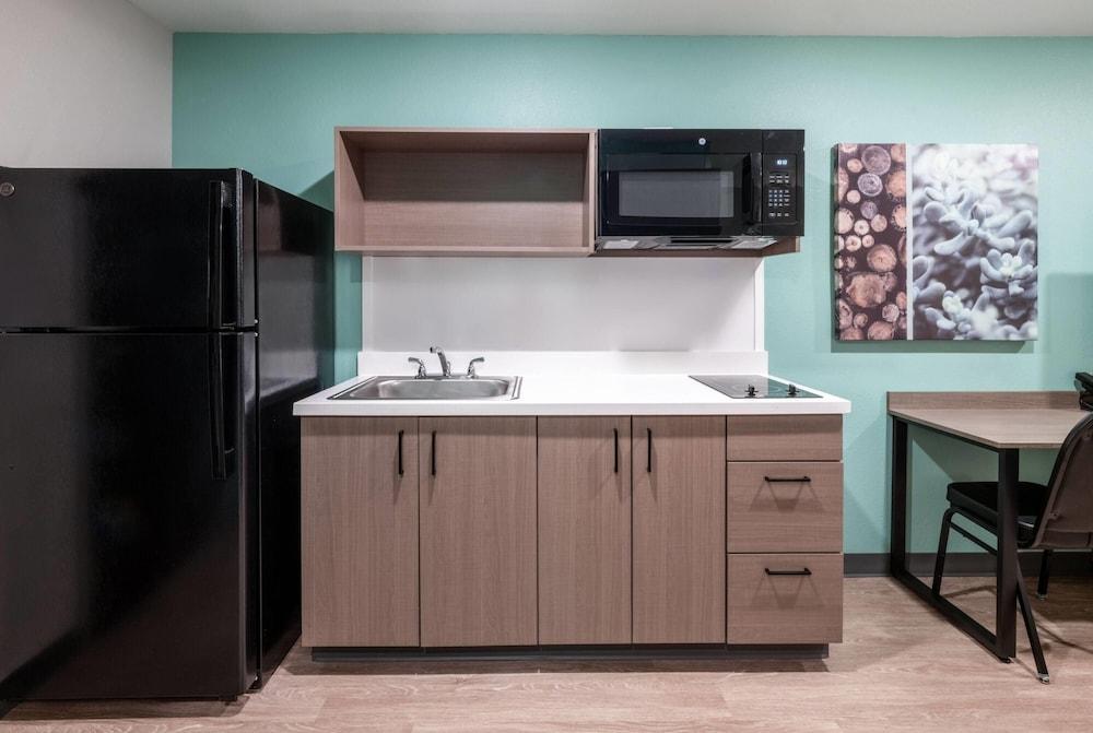 Echo Suites Extended Stay By Wyndham Naples photo 25