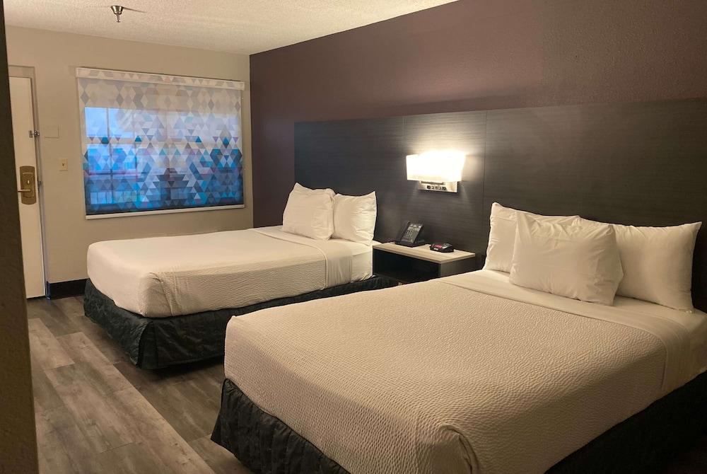 La Quinta Inn by Wyndham Bakersfield South photo 7