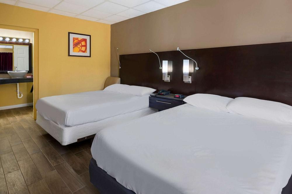 Econo Lodge Gretna - New Orleans photo 9
