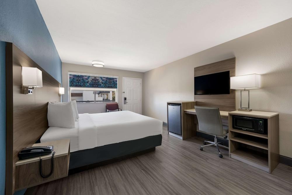 SureStay Hotel by Best Western Spring North Houston photo 16