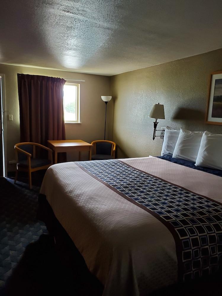 Budget Inn Express Douglas photo 7