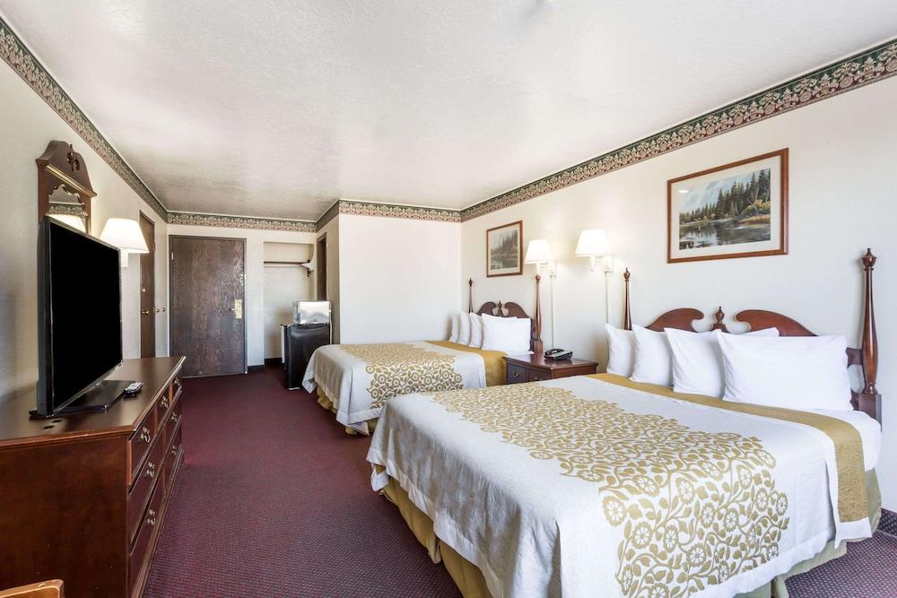 Days Inn by Wyndham Evanston WY photo 3
