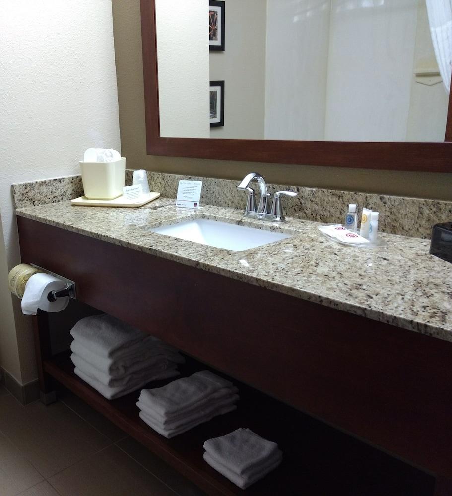 Comfort Suites Johnson City near University photo 15
