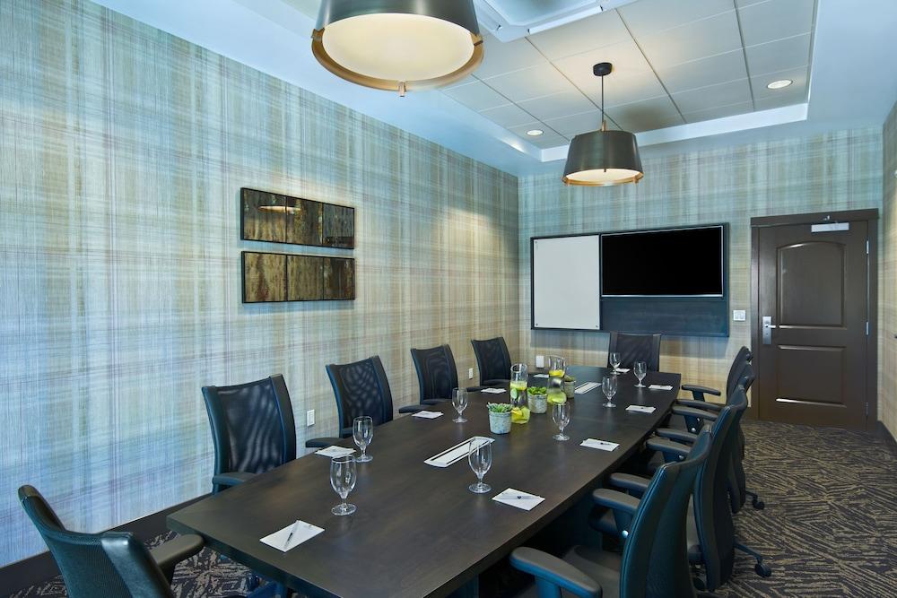 Oxford Suites Sonoma County photo 31
