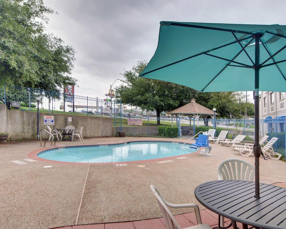 Quality Inn & Suites Grand Prairie South photo 19