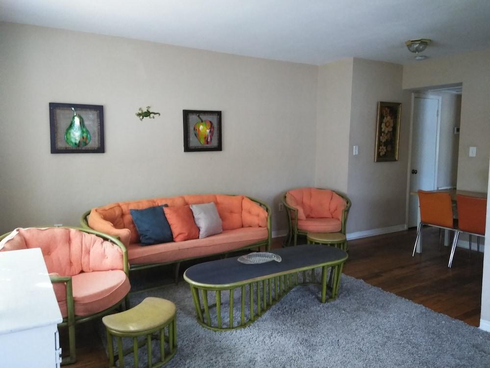 Swashbuckler Motel photo 14