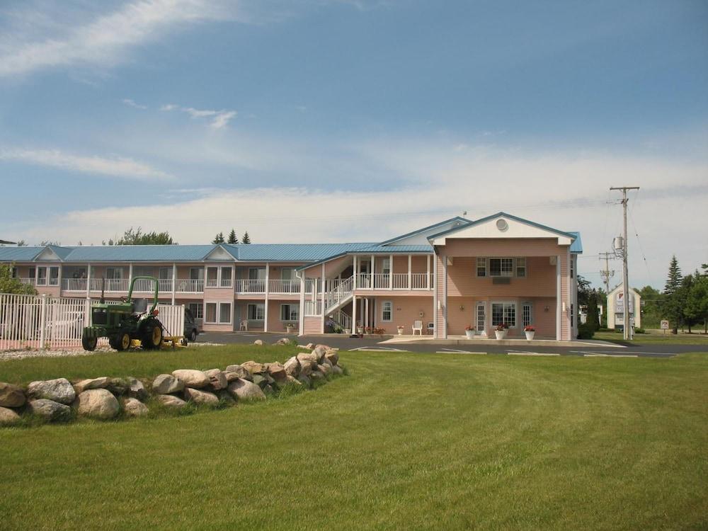 Great Lakes Inn photo 26