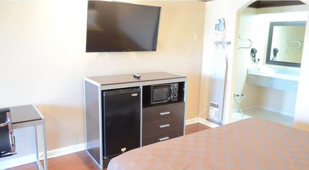 Regency Inn photo 15