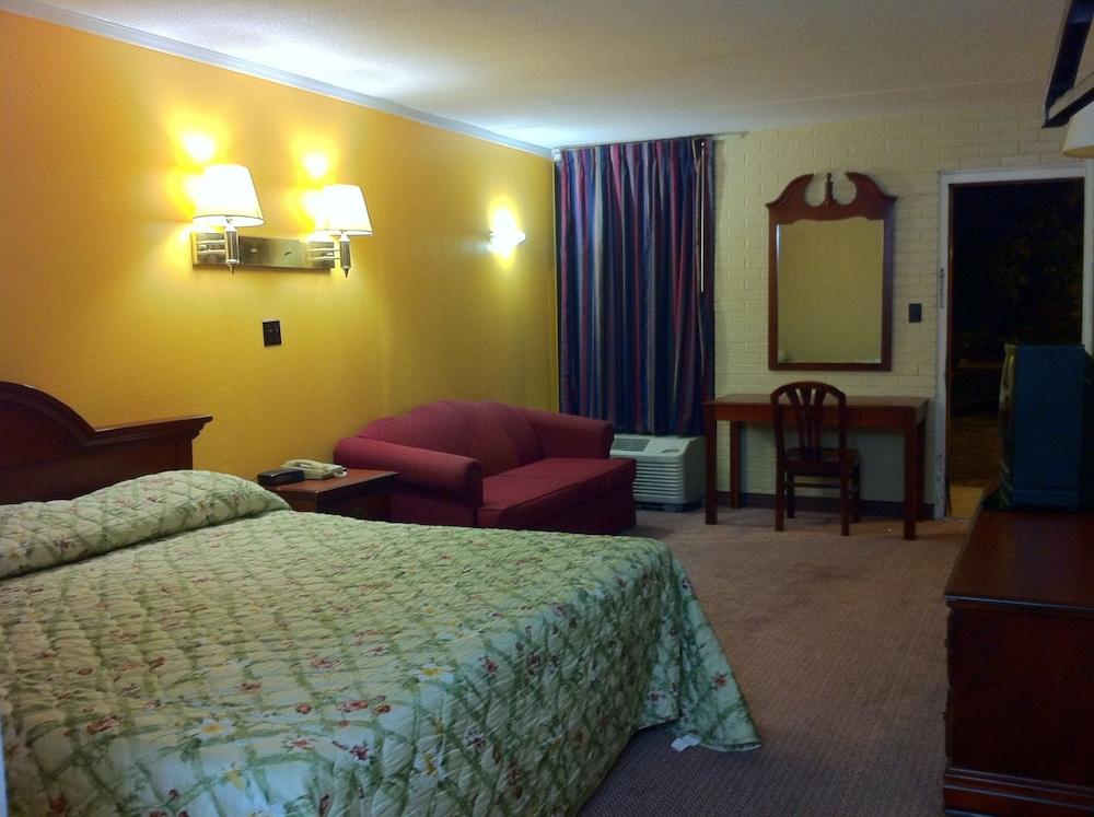 Rodeway Inn Charlotte South photo 3
