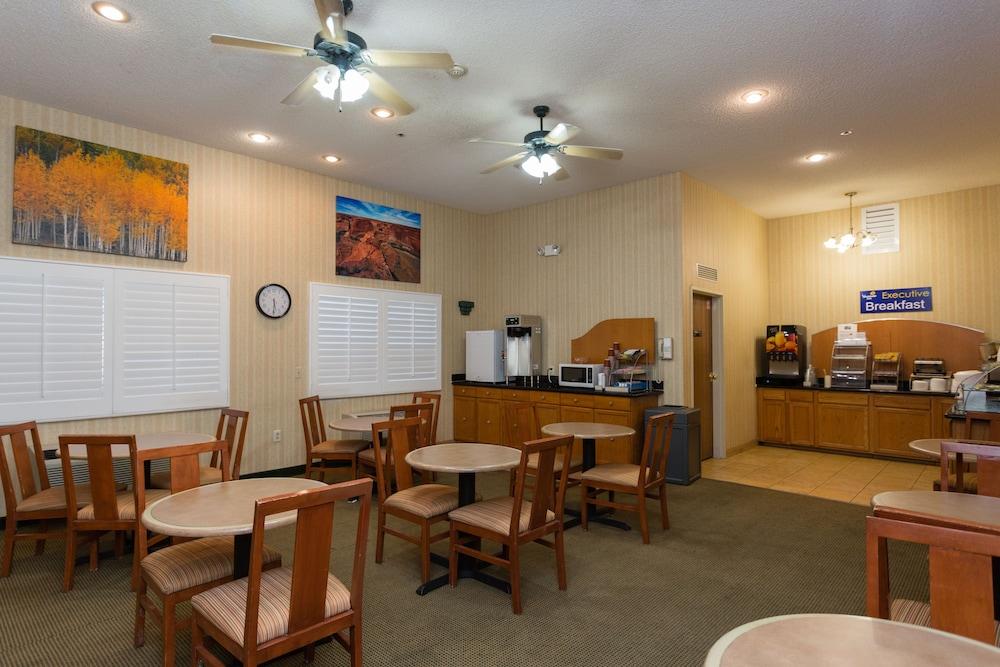 Vagabond Inn Executive - Green Valley photo 24
