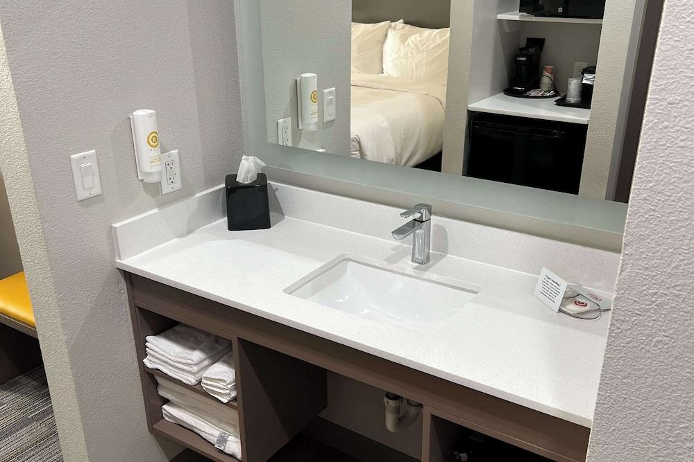 Comfort Inn & Suites photo 10