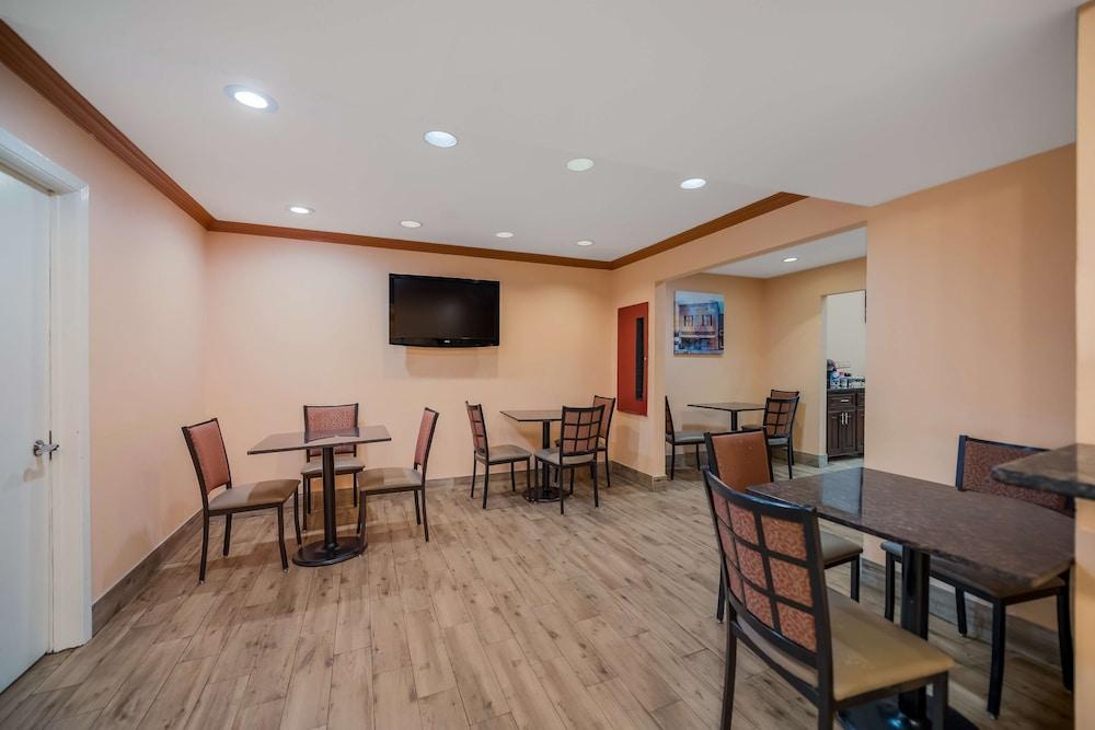 SureStay Hotel by Best Western Mt Pleasant photo 20