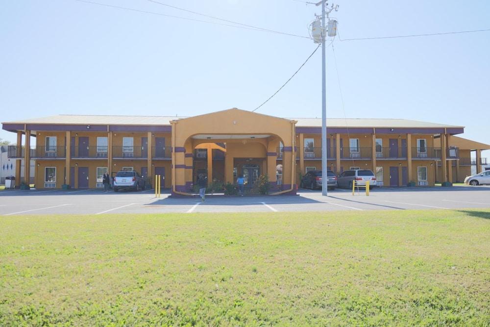 Travelers Inn photo 8