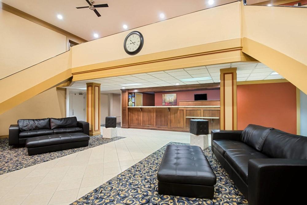 Days Inn by Wyndham Fremont photo 10