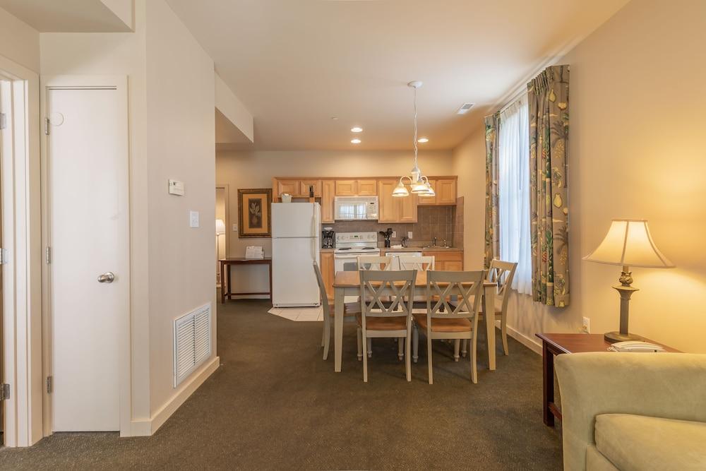 Ebb Tide Suites photo 7