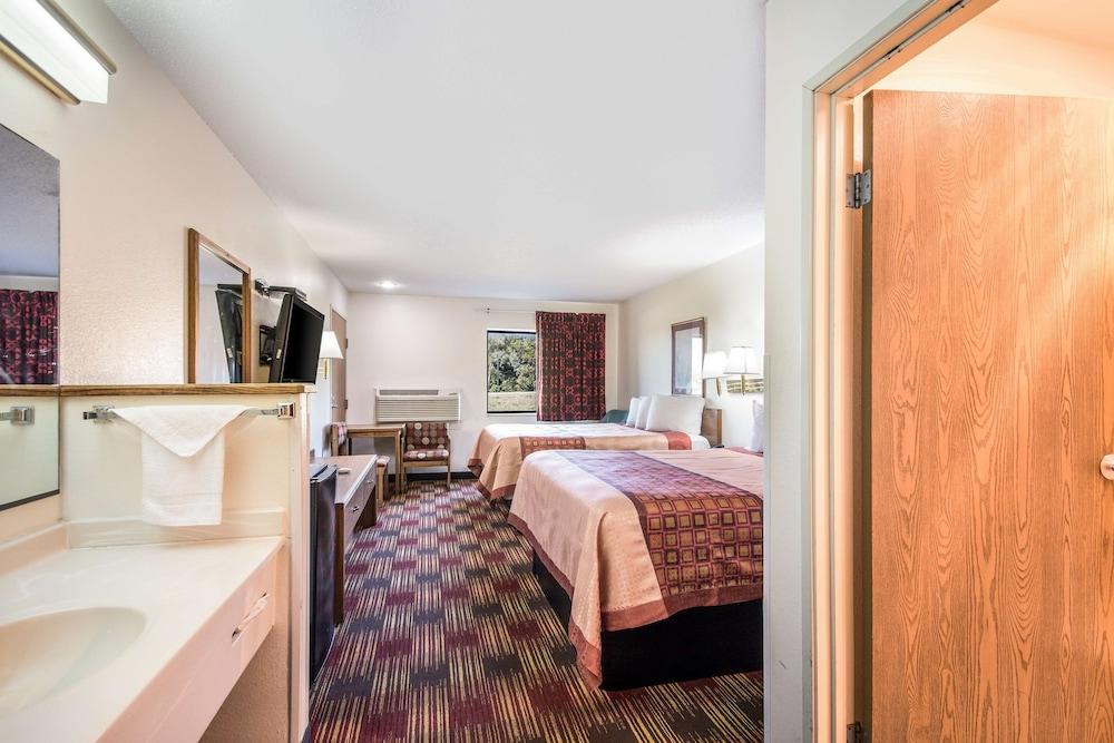 Americas Best Value Inn & Suites Harrisonville photo 23