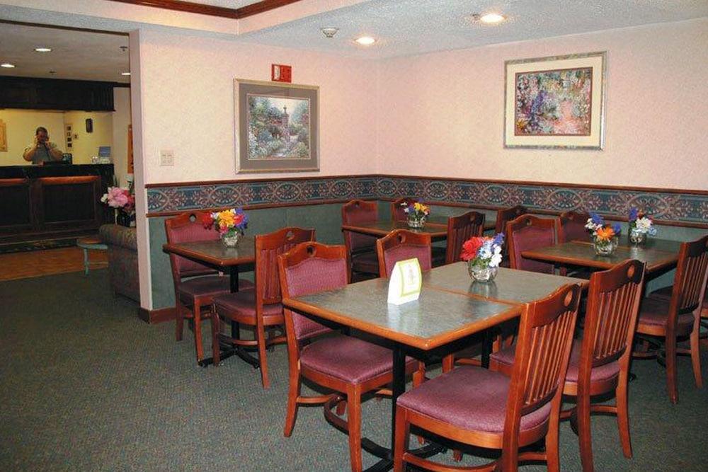 Norwood Inn & Suites by BlissPoint Post Rd Indianapolis photo 35