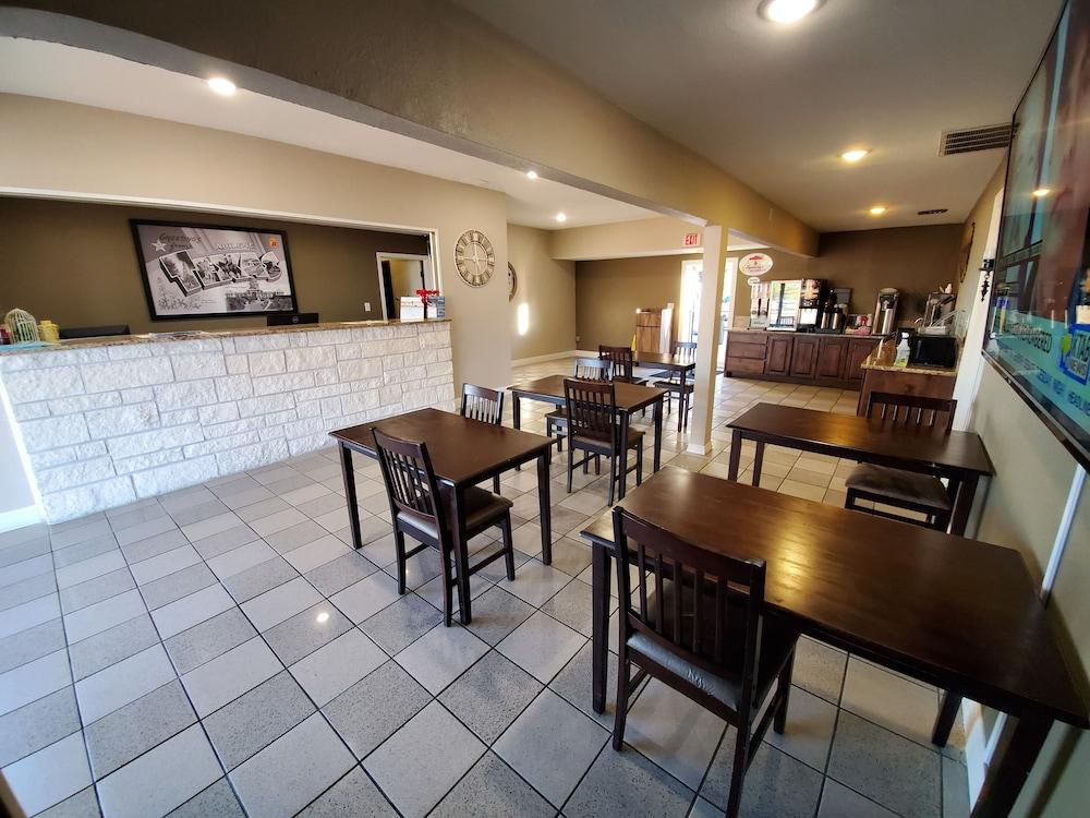 Super 8 by Wyndham Abilene North photo 22