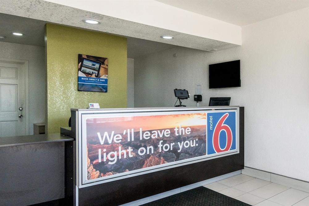 Motel 6 Fort Worth, TX - North photo 2