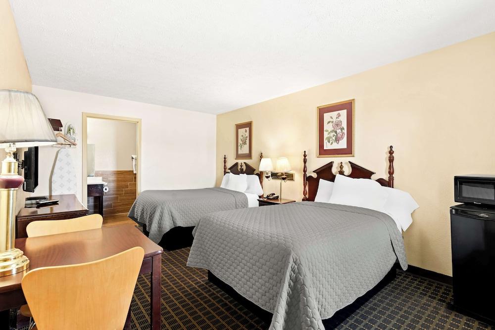Americas Best Value Inn & Suites Mt. Pleasant photo 14